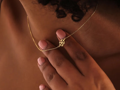 14k Gold Snowflake Necklace ∙ Minimalist Snowflake Jewelry ∙ Tiny Snowflake Pendant ∙ Unique Snowflake Necklace ∙ Christmas Gift for Her